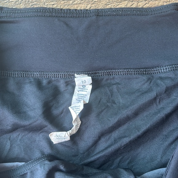 Lululemon Floral Speed up short 10 - Picture 2 of 5